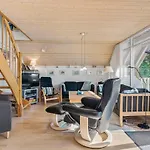Dom wakacyjny Three-bedroom In *