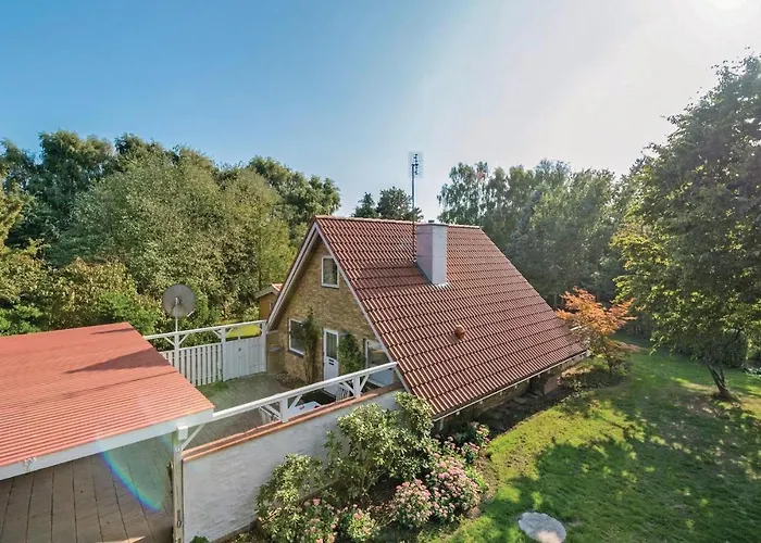 Three-Bedroom Holiday Home In Humble Σπίτι διακοπών *