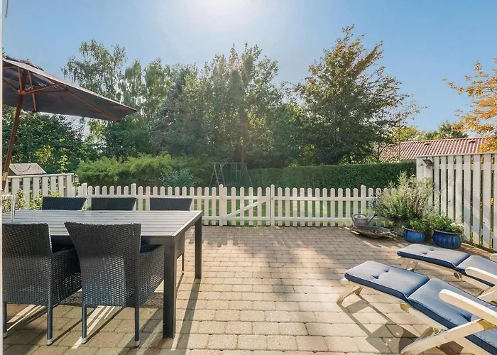 Three-Bedroom Holiday Home In Humble Σπίτι διακοπών *