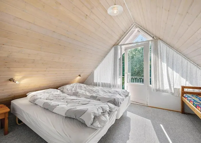 Three-Bedroom Holiday Home In Humble Feriehus Nordenbro Vesteregn